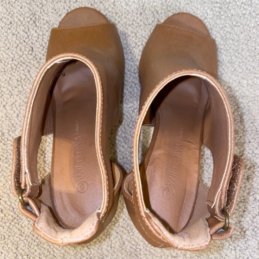 Wild Diva Boutique Neutral Tan Peep Toe Heel Bootie Size 6 - Picture 5 of 5